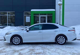 Подержанный автомобиль Toyota Camry Sedan 2018 года (8 фото)