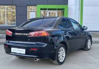 Подержанный автомобиль Mitsubishi Lancer Sedan 2011 года (5 фото)