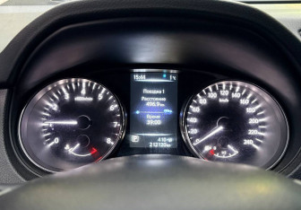 Подержанный автомобиль Nissan X-Trail 2016 года (13 фото)