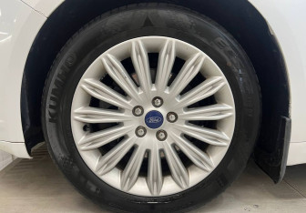 Подержанный автомобиль Ford Mondeo Sedan 2016 года (14 фото)