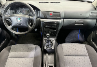 Подержанный автомобиль Skoda Octavia Liftback 2006 года (9 фото)