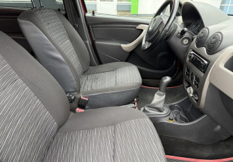 Подержанный автомобиль Renault Logan Sedan 2011 года (10 фото)