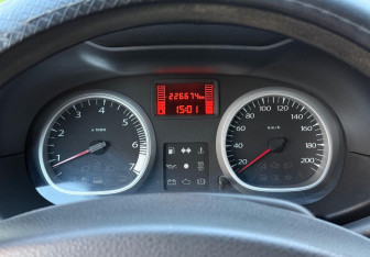 Подержанный автомобиль Renault Duster 2014 года (12 фото)