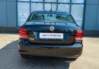 Подержанный автомобиль Volkswagen Polo Sedan 2018 года (7 фото)