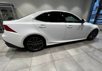 Подержанный автомобиль Lexus IS Sedan 2014 года (6 фото)