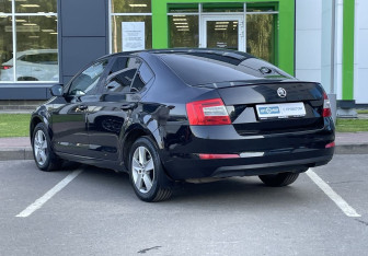 Подержанный автомобиль Skoda Octavia Liftback 2016 года (7 фото)
