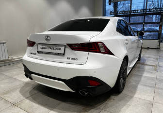 Подержанный автомобиль Lexus IS Sedan 2014 года (7 фото)