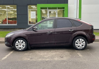 Подержанный автомобиль Ford Focus Hatchback 2009 года (4 фото)