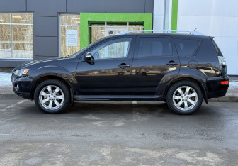 Подержанный автомобиль Mitsubishi Outlander 2010 года (8 фото)