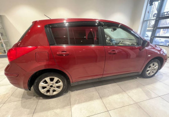 Подержанный автомобиль Nissan Tiida Hatchback 2007 года (7 фото)