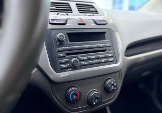 Подержанный автомобиль Chevrolet Cobalt Sedan 2013 года (13 фото)