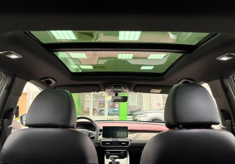 Подержанный автомобиль Geely Coolray 2023 года (14 фото)