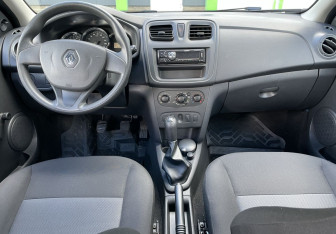 Подержанный автомобиль Renault Logan Sedan 2015 года (9 фото)