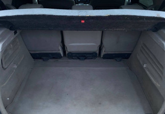 Подержанный автомобиль Renault Scenic 2005 года (13 фото)