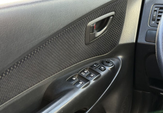 Подержанный автомобиль Hyundai Tucson 2007 года (15 фото)