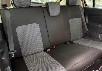 Подержанный автомобиль Renault Sandero 2018 года (11 фото)