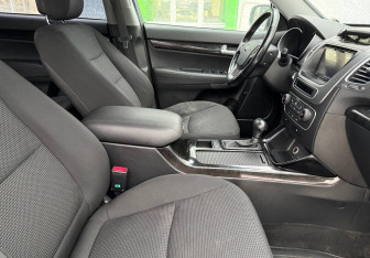 Подержанный автомобиль Kia Sorento 2015 года (10 фото)