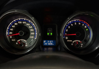 Подержанный автомобиль Mitsubishi Pajero 2011 года (12 фото)