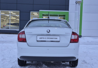Подержанный автомобиль Skoda Rapid Liftback 2018 года (6 фото)