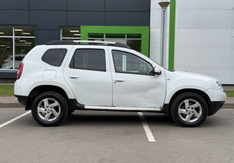Подержанный автомобиль Renault Duster 2013 года (4 фото)