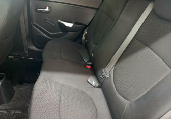 Подержанный автомобиль Kia Rio Hatchback 2014 года (13 фото)