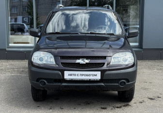 Подержанный автомобиль Chevrolet Niva 2015 года (2 фото)