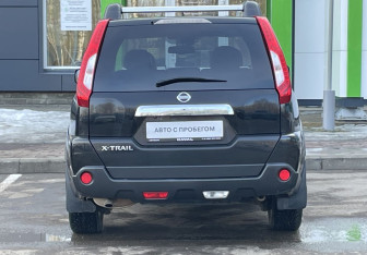 Подержанный автомобиль Nissan X-Trail 2011 года (6 фото)