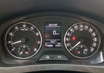 Подержанный автомобиль Skoda Rapid Liftback 2014 года (7 фото)