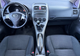 Подержанный автомобиль Toyota Auris Hatchback 2007 года (9 фото)
