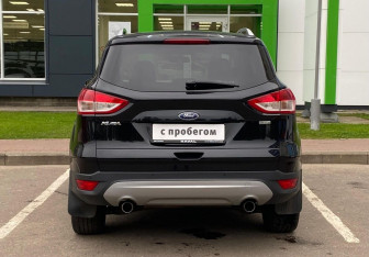 Подержанный автомобиль Ford Kuga 2014 года (6 фото)