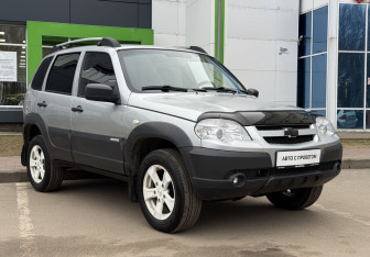 Подержанный автомобиль Chevrolet Niva 2015 года (3 фото)