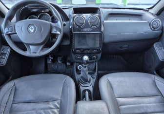 Подержанный автомобиль Renault Duster 2017 года (9 фото)