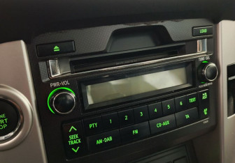 Подержанный автомобиль Toyota Land Cruiser Prado 2010 года (16 фото)