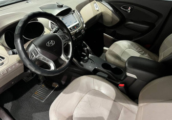 Подержанный автомобиль Hyundai ix35 2012 года (10 фото)