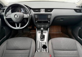 Подержанный автомобиль Skoda Octavia Liftback 2019 года (9 фото)