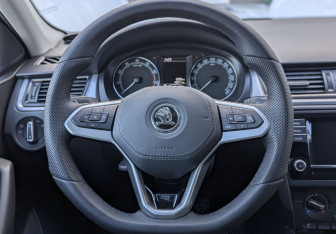 Подержанный автомобиль Skoda Rapid Liftback 2019 года (12 фото)