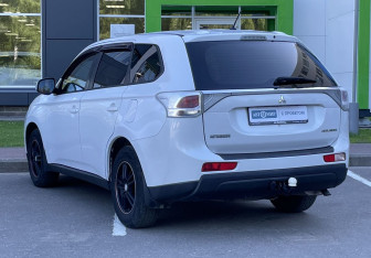 Подержанный автомобиль Mitsubishi Outlander 2013 года (7 фото)