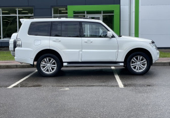 Подержанный автомобиль Mitsubishi Pajero 2014 года (4 фото)