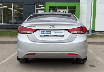 Подержанный автомобиль Hyundai Elantra Sedan 2010 года (6 фото)