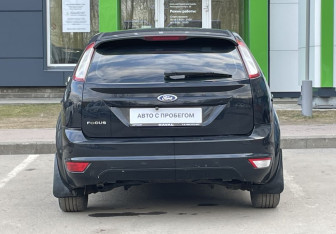 Подержанный автомобиль Ford Focus Hatchback 2011 года (6 фото)