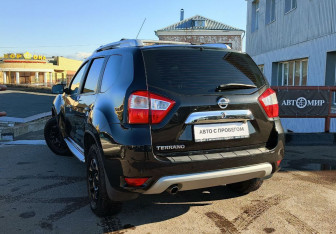 Подержанный автомобиль Nissan Terrano 2016 года (3 фото)