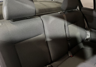Подержанный автомобиль Opel Astra Sedan 2011 года (10 фото)