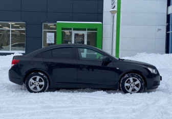 Подержанный автомобиль Chevrolet Cruze Sedan 2011 года (4 фото)