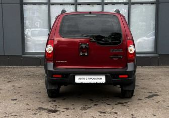 Подержанный автомобиль Chevrolet Niva 2017 года (7 фото)