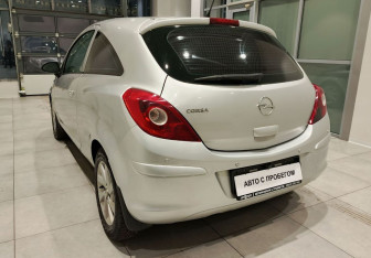 Подержанный автомобиль Opel Corsa 2010 года (6 фото)