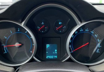 Подержанный автомобиль Chevrolet Cruze Sedan 2011 года (12 фото)