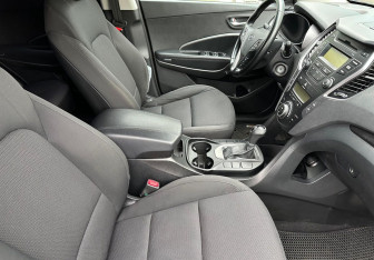 Подержанный автомобиль Hyundai Santa Fe 2012 года (10 фото)