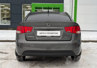 Подержанный автомобиль Kia Cerato Sedan 2012 года (6 фото)
