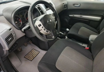 Подержанный автомобиль Nissan X-Trail 2007 года (9 фото)