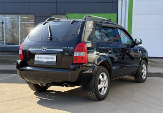 Подержанный автомобиль Hyundai Tucson 2007 года (5 фото)